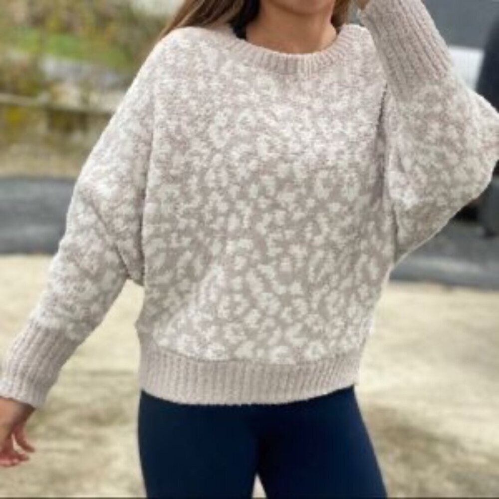 Jessica Simpson Women's Cream and White Crew Neck Sweater Size Large